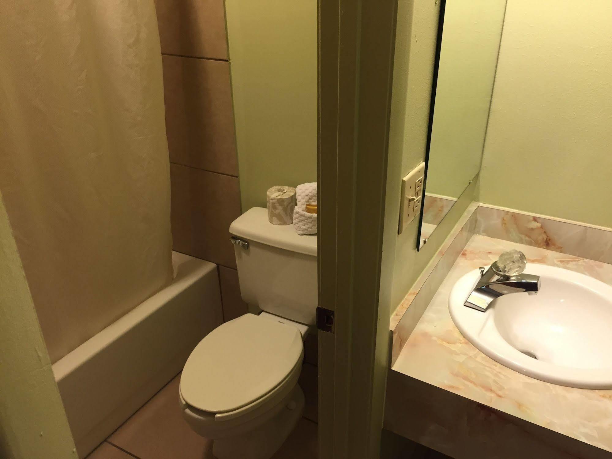 Sebring Inn Экстерьер фото