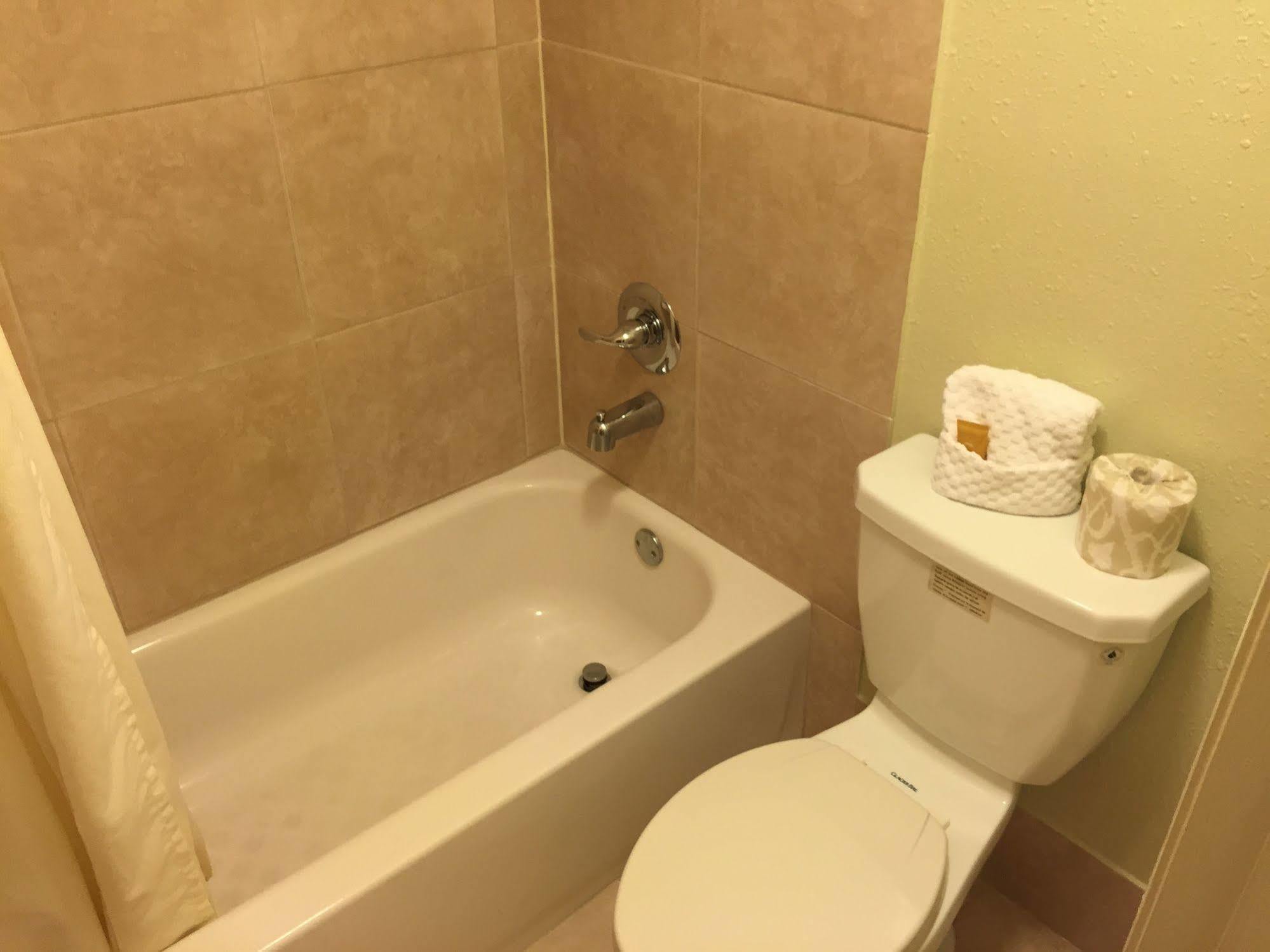 Sebring Inn Экстерьер фото
