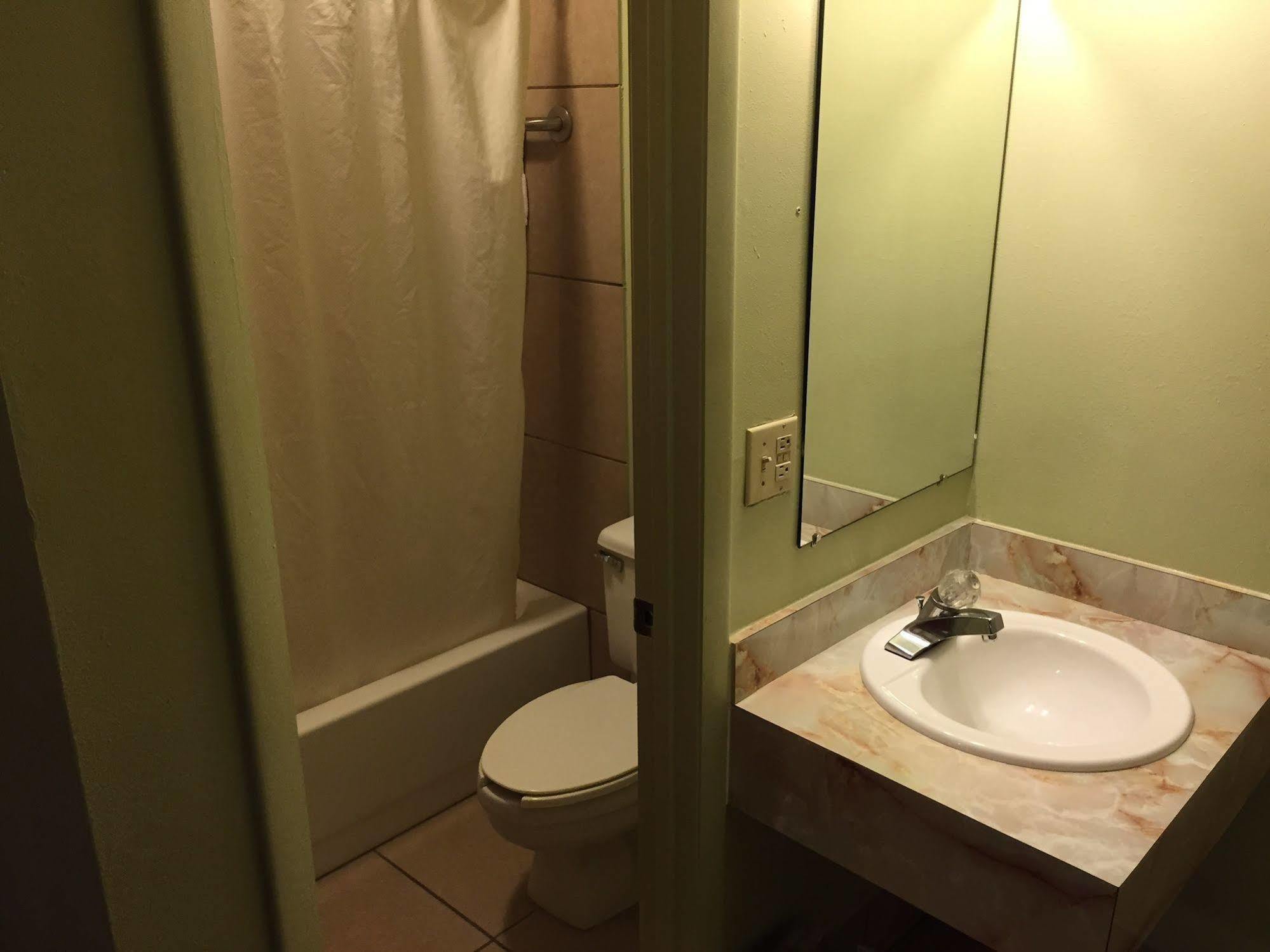 Sebring Inn Экстерьер фото