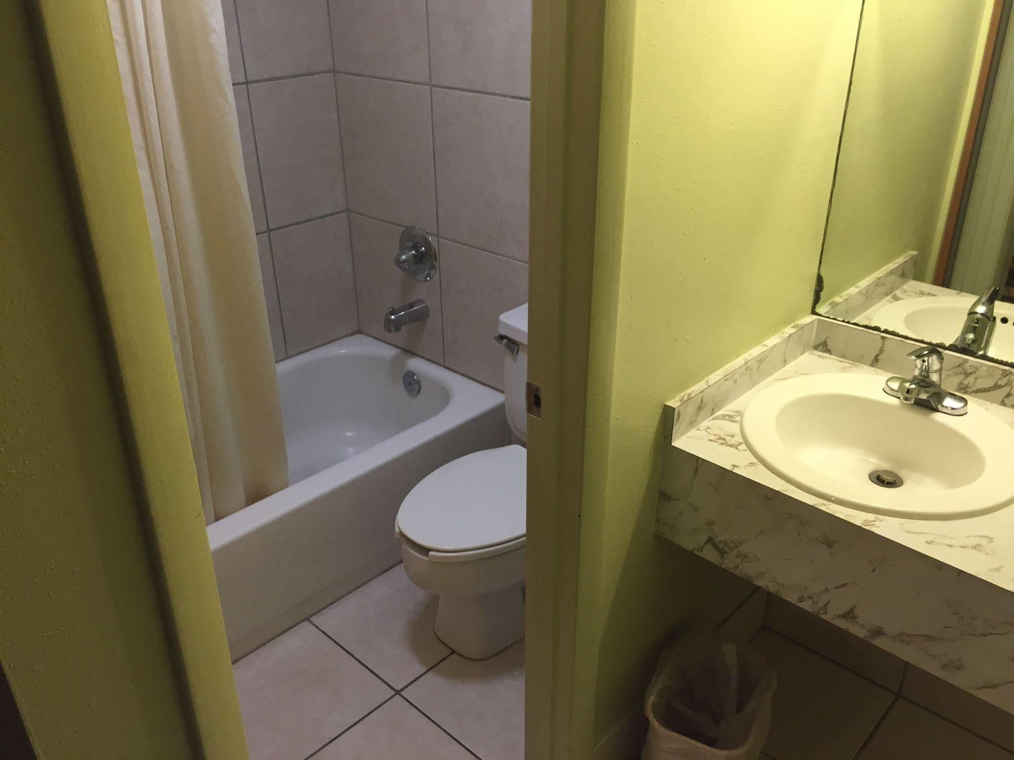 Sebring Inn Экстерьер фото