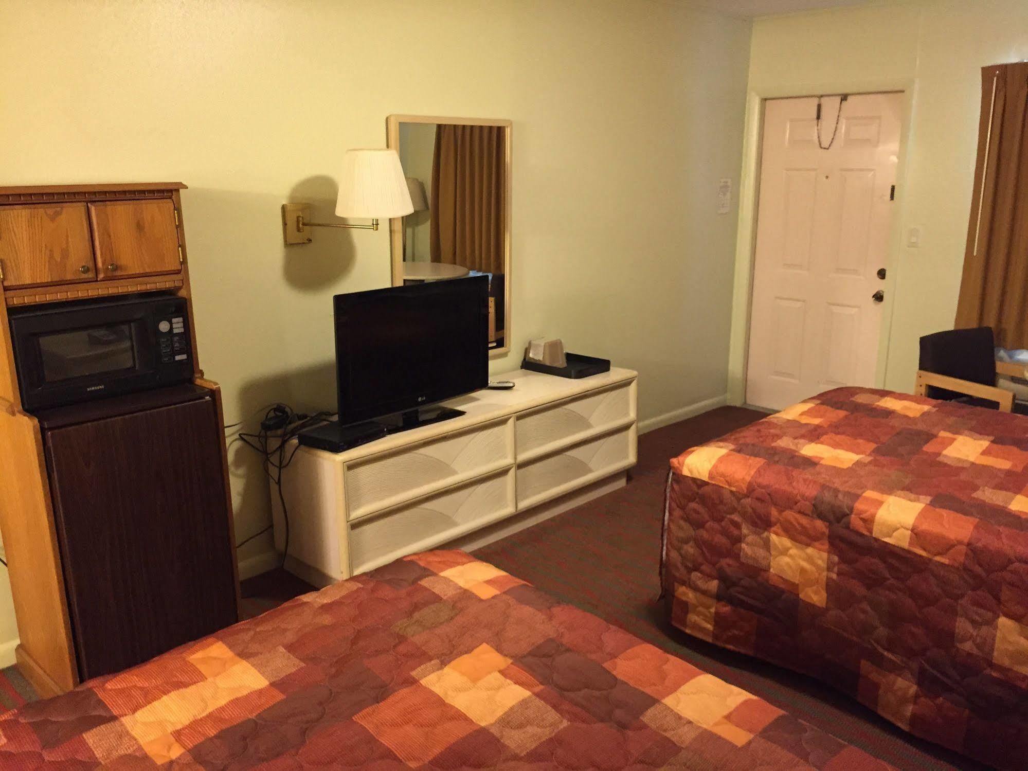 Sebring Inn Экстерьер фото