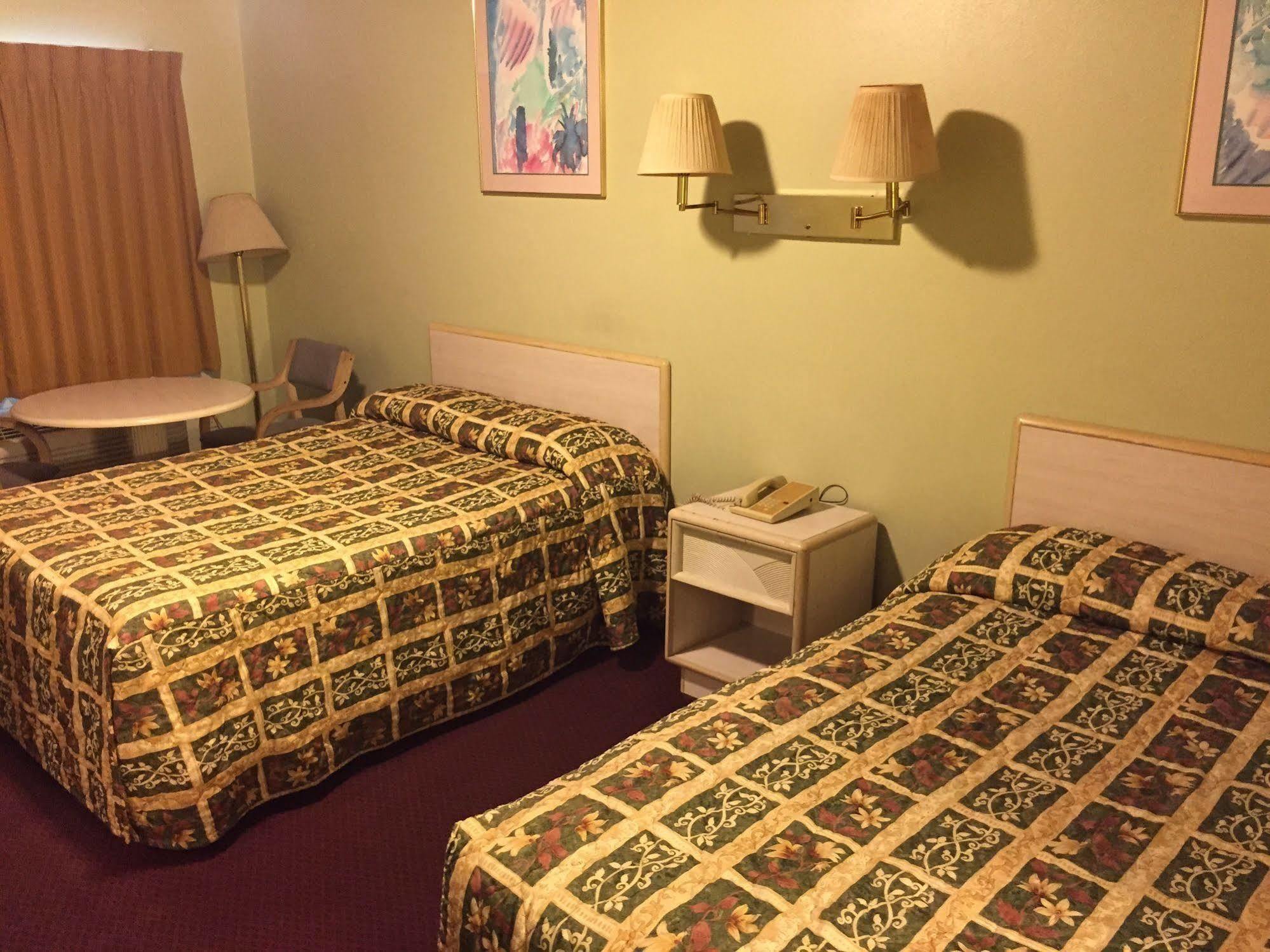Sebring Inn Экстерьер фото